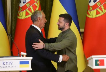 Зеленський: Португалія погодилася навчати українських пілотів на F-16