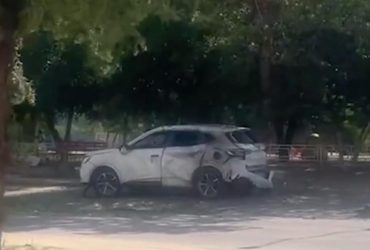 В Олешках авто Z-воєнкора атакував дрон: окупант підгорів (відео)