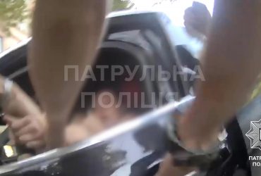 У Дніпрі поліцейський застрелив чоловіка: патрульна показала відео з бодікамер