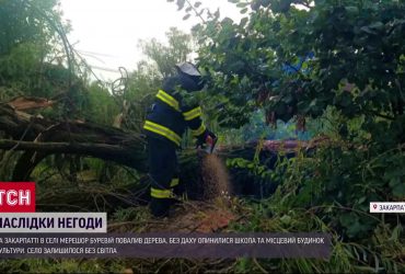 Крыши летали по улице: последствия непогоды ликвидировали весь день