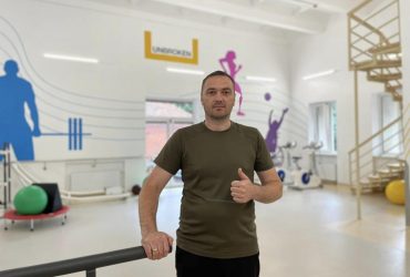 Чудом выжил: во Львове лечат бойца, в теле которого застряло 40 обломков вражеской мины