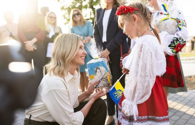 Елена Зеленская в модном образе произвела фурор среди жен дипломатов (фото)