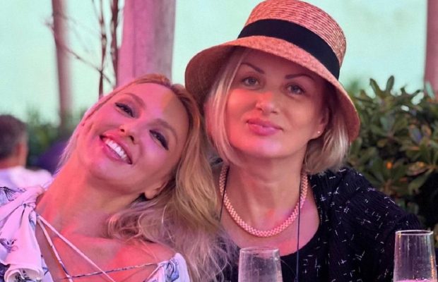 Мама Олі Полякової ошелешила своєю красою: "Це точно не сестра?" (фото)