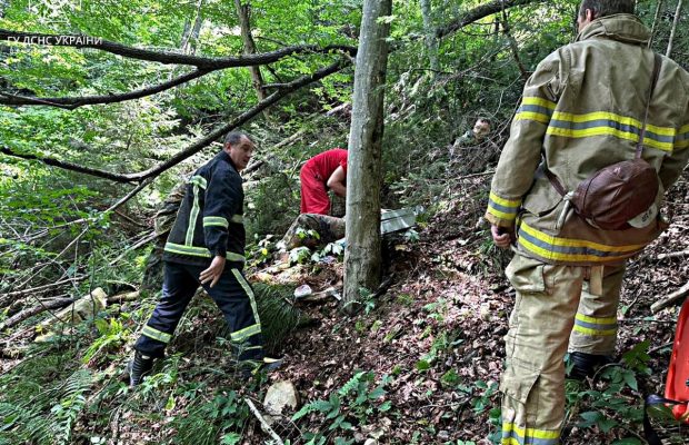 У Карпатах киянка зірвалася зі схилу під час їзди на квадроциклі (фото)