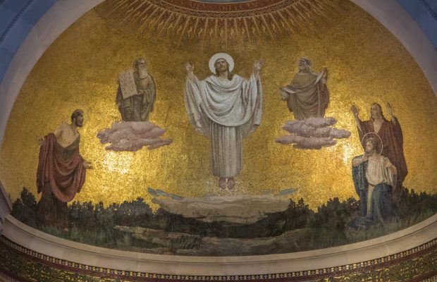 6 серпня: церковне свято сьогодні, кого на Спаса потрібно пригостити пиріжками з яблуками