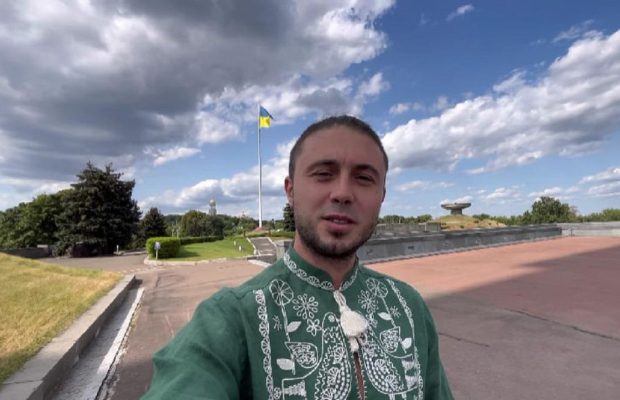 "Тупо на нулі": Тарас Тополя відповів на закиди про "особливі" умови для артистів у ЗСУ