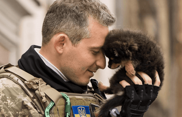 Коля Сєрга назвав співачку, яка відмовилася виступати на фронті: "Просто з'їжджає"