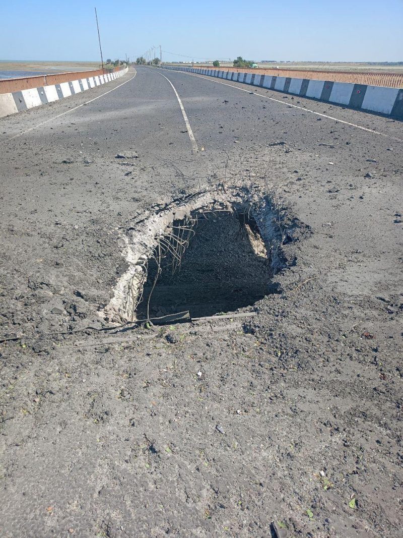 Оккупанты заявили об ударах по Чонгарскому мосту (фото, відео) — УНИАН