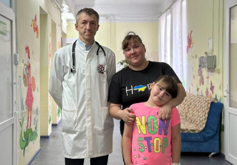 В Охматдете спасли 6-летнюю девочку / фото Охматдет В Охматдете спасли 6-летнюю девочку / фото Охматдет