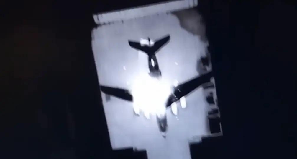 Результат удару по літаку, зафіксований камерою дрона / фото The War Zone / ГУР