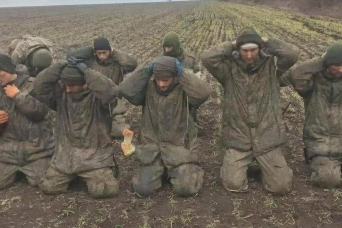 На Луганском направлении были взяты в плен 19 оккупантов / фото скриншот видео На Луганском направлении были взяты в плен 19 оккупантов / фото скриншот видео