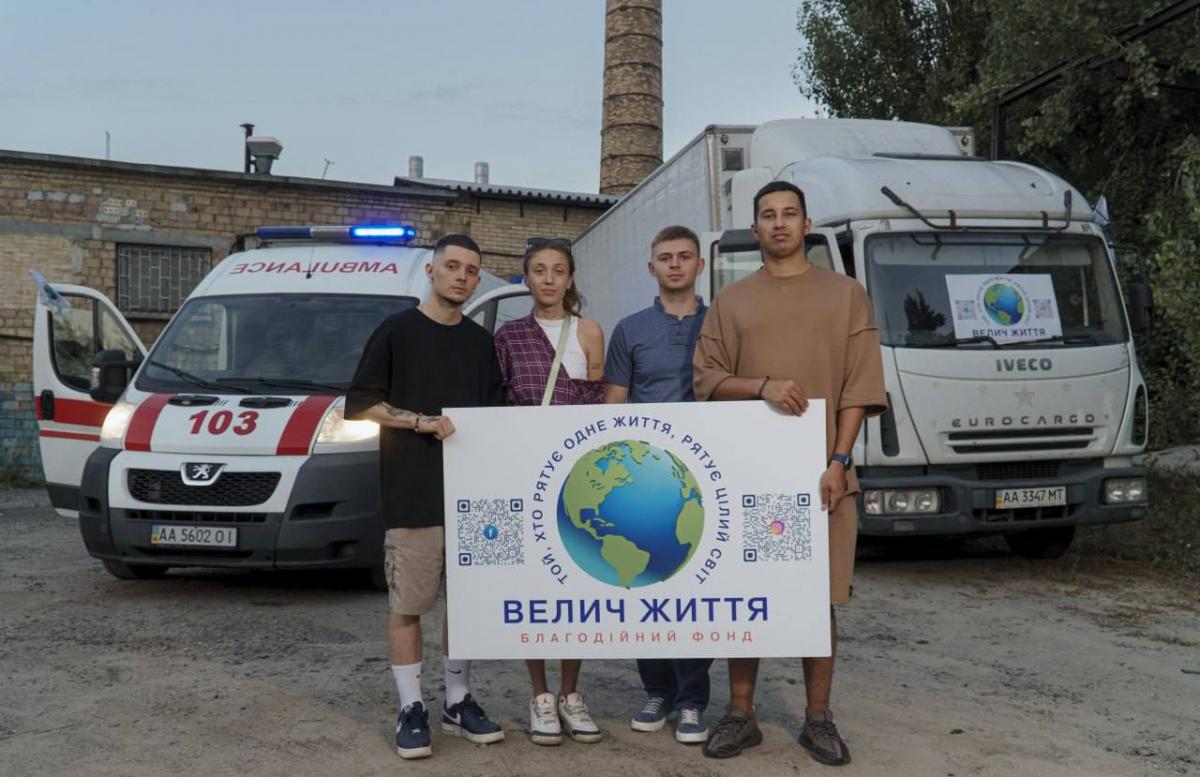 Команда Благодійного фонду 'Велич Життя' в рамках гуманітарної місії на сході приготувала чергову масштабну допомогу в Донецьку область Команда Благодійного фонду 'Велич Життя' в рамках гуманітарної місії на сході приготувала чергову масштабну допомогу в Донецьку область
