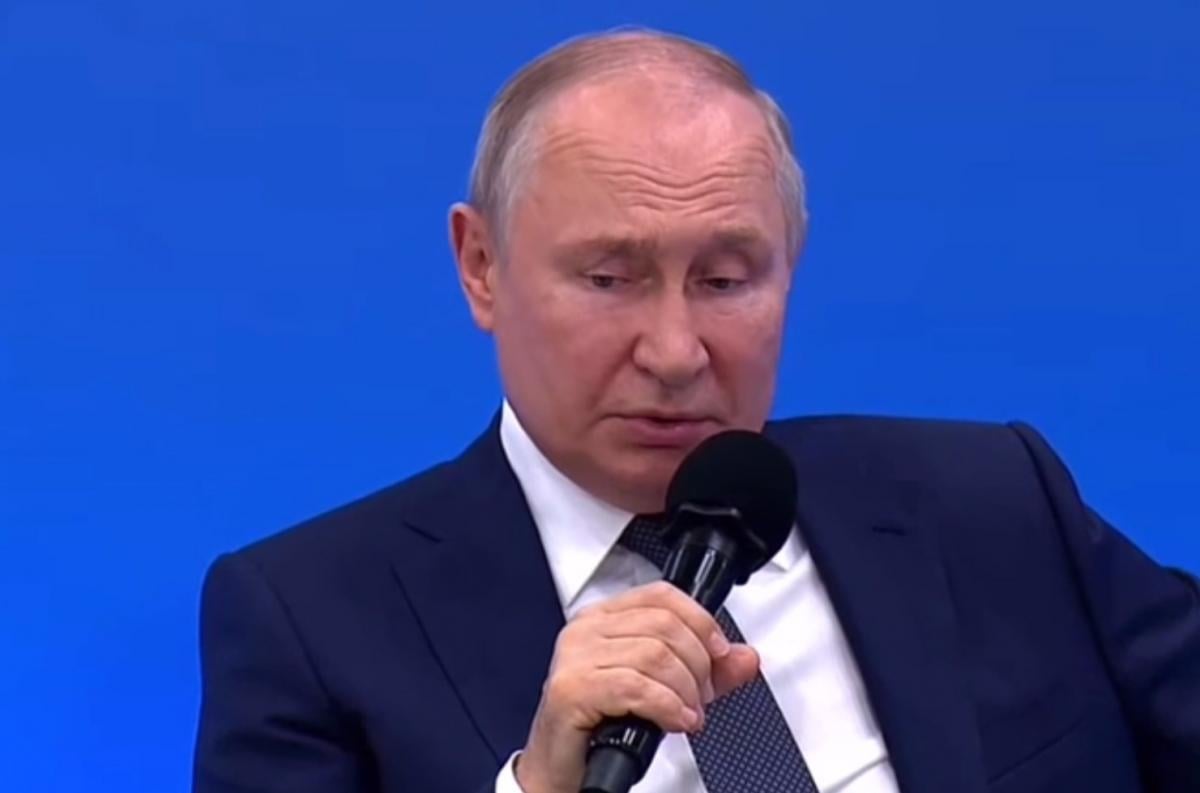 Путин почти не доверяет своей собственной команде безопасности / скриншот из видео Путин почти не доверяет своей собственной команде безопасности / скриншот из видео