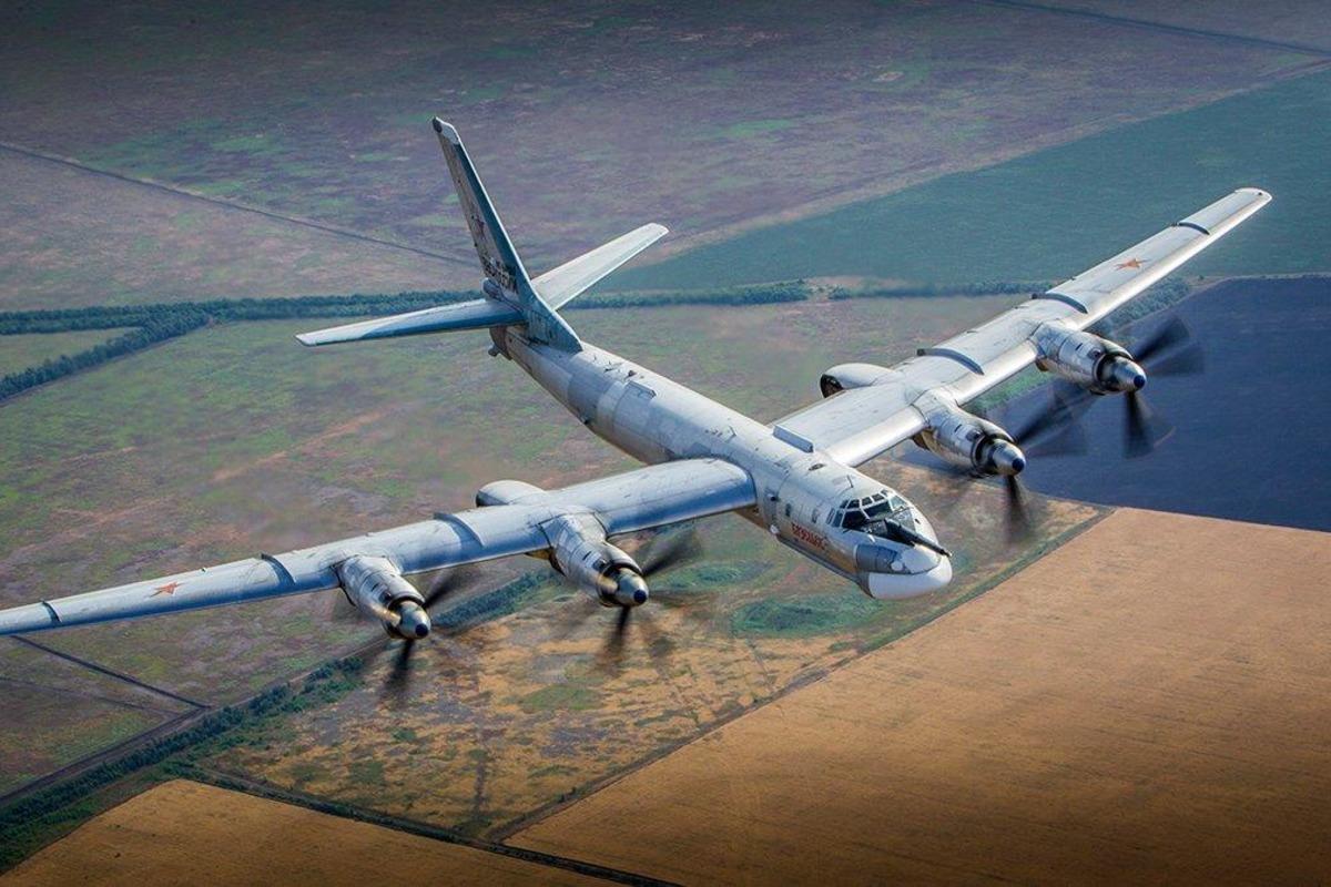 Армія РФ зганьбилися "дешевою" модернізацією стратегічного бомбардувальника Ту-95 / фото Міністерство оборони РФ Армія РФ зганьбилися "дешевою" модернізацією стратегічного бомбардувальника Ту-95 / фото Міністерство оборони РФ