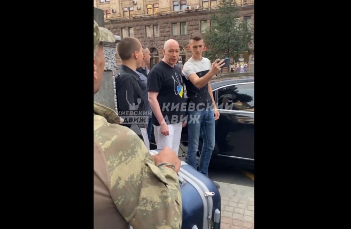 Гордон устроил перепалку в центре Киева / скриншот Гордон устроил перепалку в центре Киева / скриншот