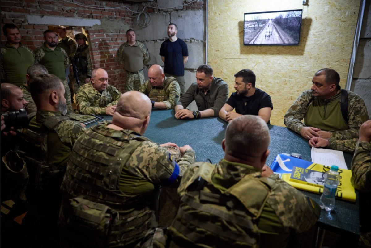В ОП прокоментували ідею пристати на пропозицію Путіна про закінчення війни / фото Офіс президента В ОП прокоментували ідею пристати на пропозицію Путіна про закінчення війни / фото Офіс президента