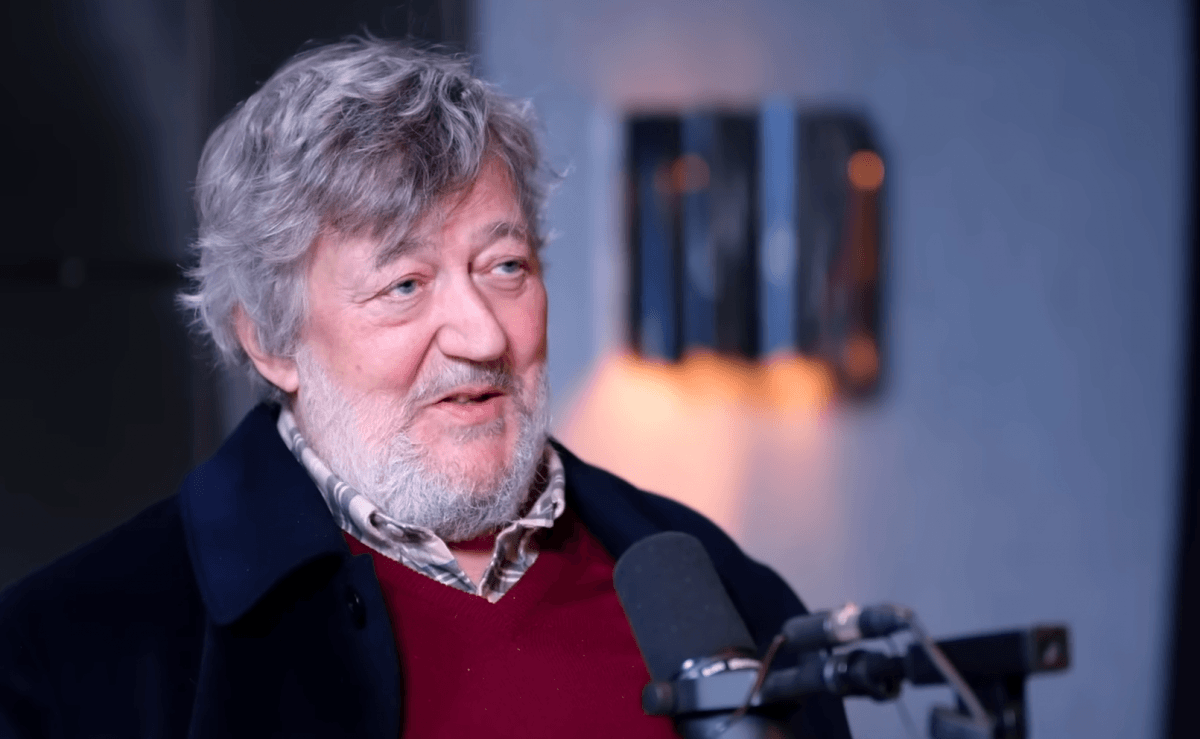 Стивен Фрай приехал в Украину / Скриншот Стивен Фрай приехал в Украину / Скриншот