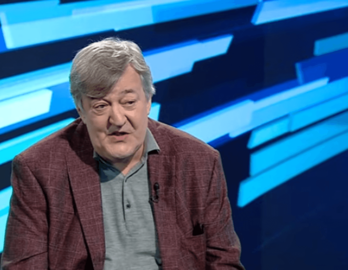 Стівен Фрай висловив жорсткі побажання щодо російського диктатора / скріншот Стівен Фрай висловив жорсткі побажання щодо російського диктатора / скріншот