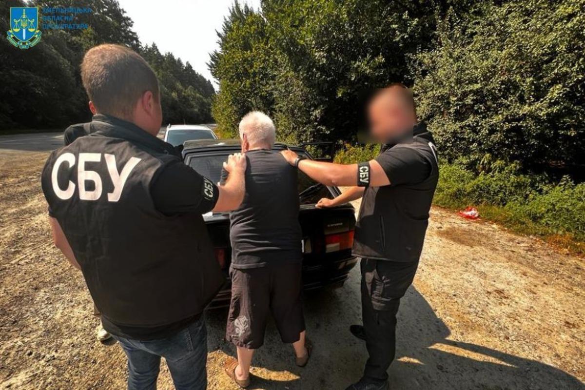 В Хмельницкой области задержали агента РФ во время установки GPS-трекера на железной дороге / фото СБУ В Хмельницкой области задержали агента РФ во время установки GPS-трекера на железной дороге / фото СБУ