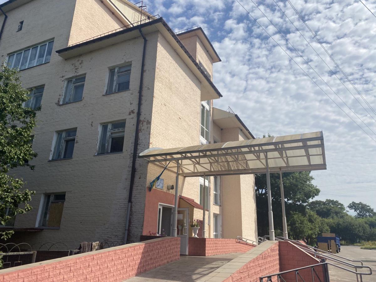 Прильоти в Семенівці були у по міськраді, і по центру / фото УНІАН, Ірина Синельник Прильоти в Семенівці були у по міськраді, і по центру / фото УНІАН, Ірина Синельник