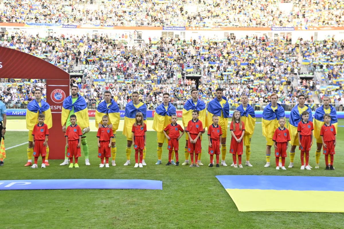 Збірна України сенсаційно відібрала очки у Англії в матчі відбору на Євро-2024 (відео) Збірна України сенсаційно відібрала очки у Англії в матчі відбору на Євро-2024 (відео)