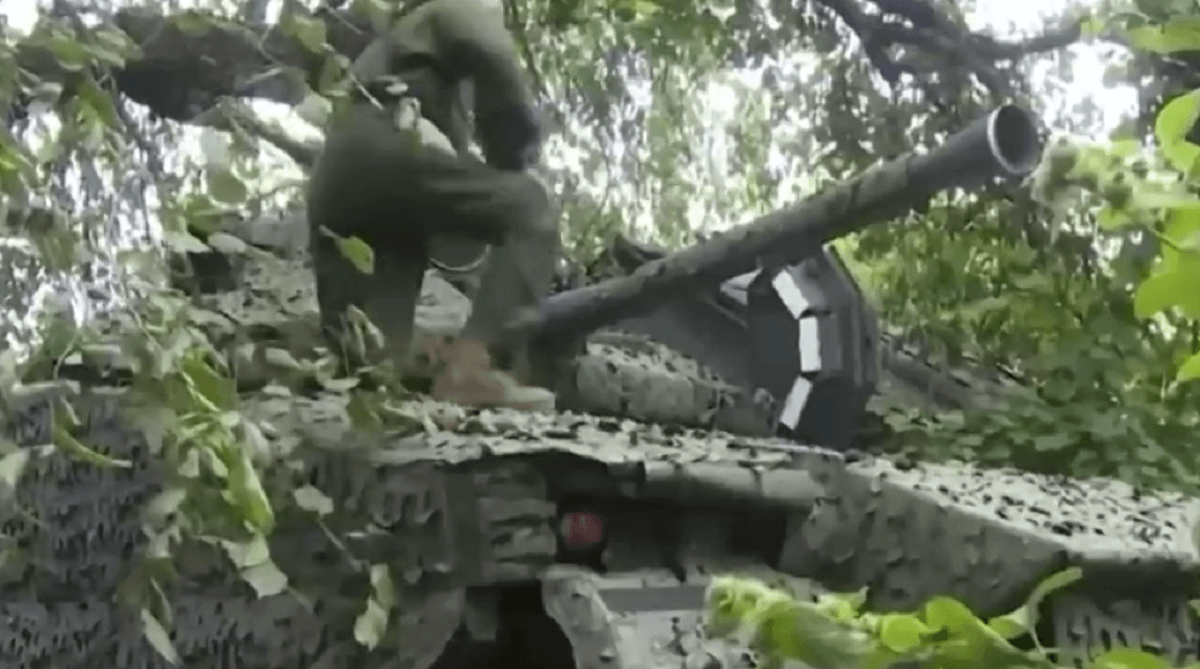 CV-90 використовує революційне шасі з технологіями Формули-1 / скриншот з відео CV-90 використовує революційне шасі з технологіями Формули-1 / скриншот з відео