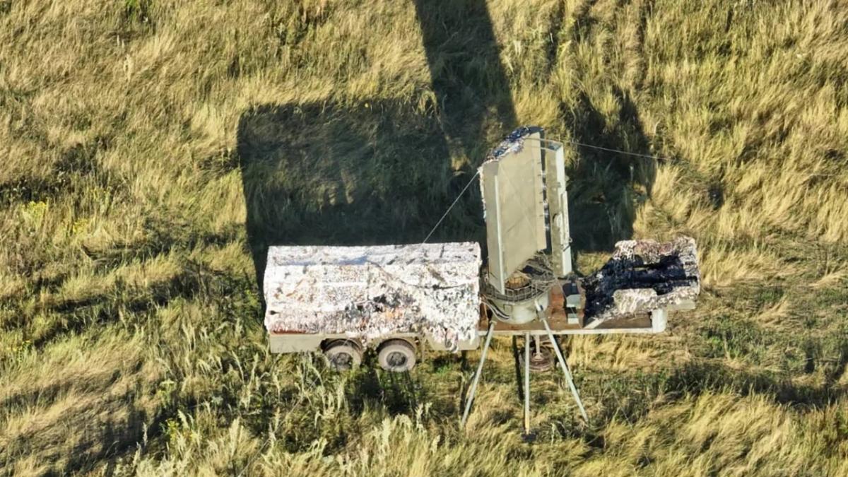 Один из макетов-приманок на поле боя / фото CNN Один из макетов-приманок на поле боя / фото CNN