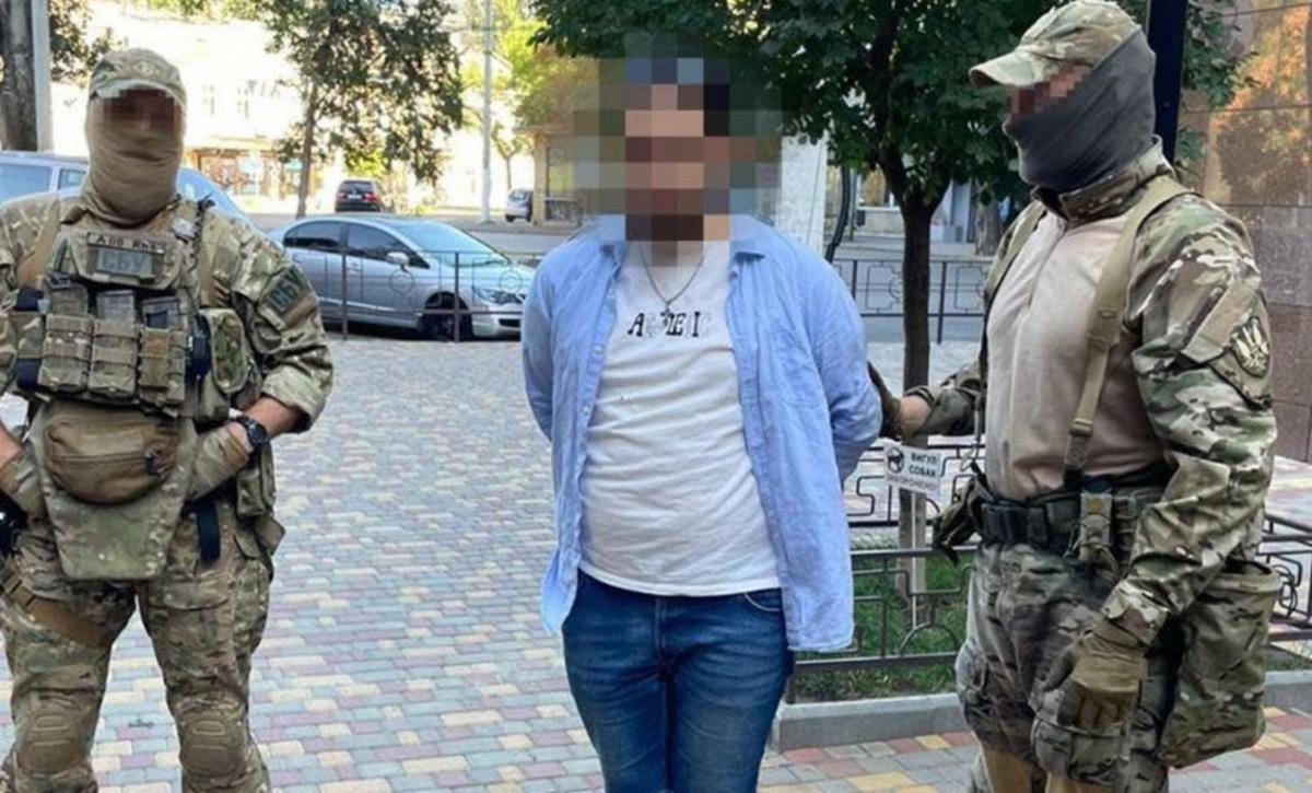 Стоимость переправки уклониста за границу составляла от 4,5 тыс. долларов / фото СБУ Стоимость переправки уклониста за границу составляла от 4,5 тыс. долларов / фото СБУ