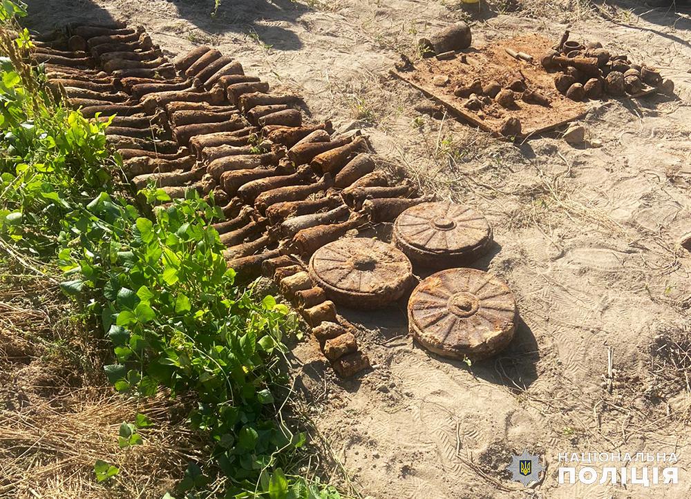 У Житомирі жінка знайшла на городі багато мін / zt.npu.gov.ua У Житомирі жінка знайшла на городі багато мін / zt.npu.gov.ua