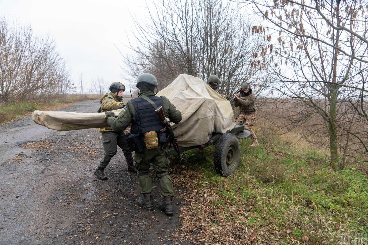 Після скарг на шум від тренувань, британська підготовка українських військових зменшилася/ фото Мариенко Андрей Після скарг на шум від тренувань, британська підготовка українських військових зменшилася/ фото Мариенко Андрей