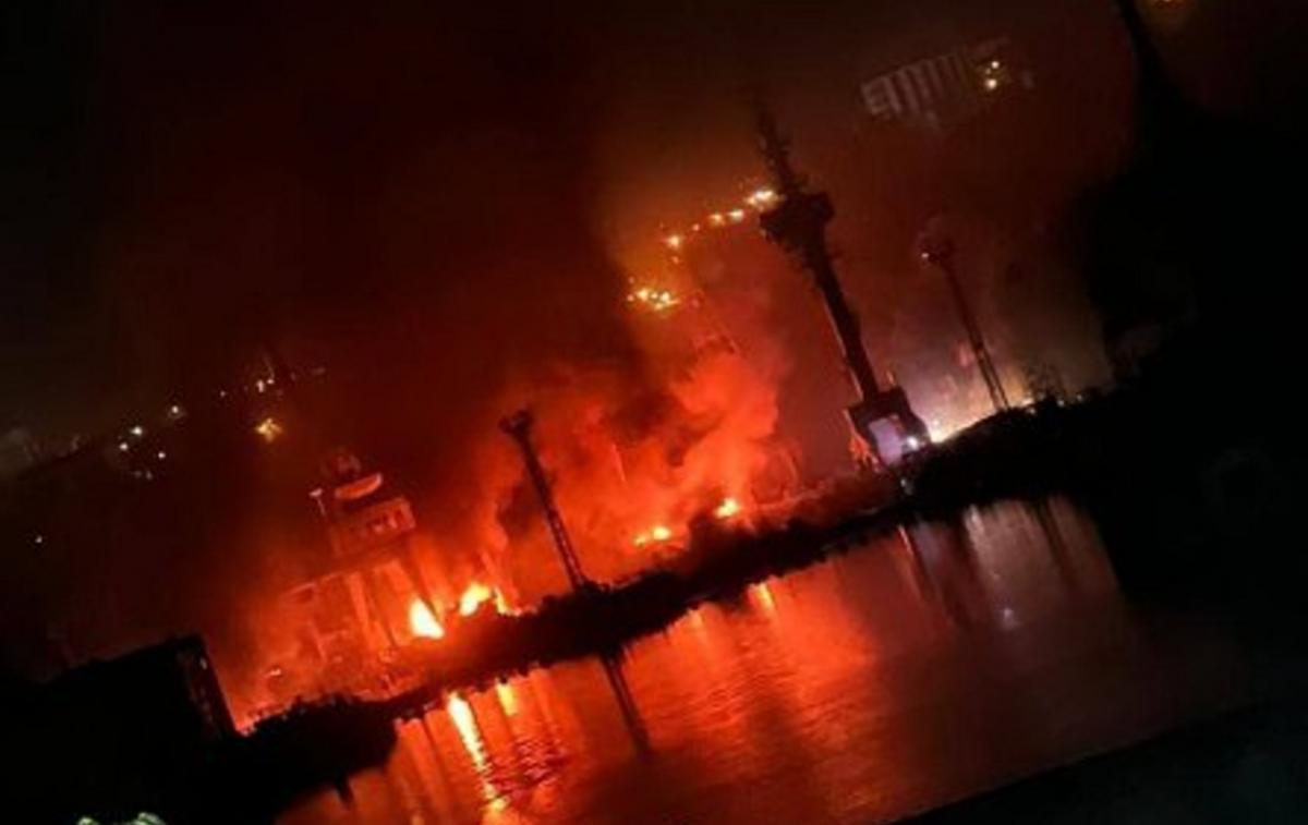 У ніч на 13 вересня в Севастополі атакували судноремонтний завод / скріншот У ніч на 13 вересня в Севастополі атакували судноремонтний завод / скріншот