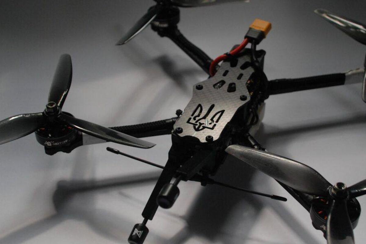 На базі "Укроборонпрому" розгорнули виробництво FPV-дронів / фото t.me/ministry_of_defense_ua На базі "Укроборонпрому" розгорнули виробництво FPV-дронів / фото t.me/ministry_of_defense_ua