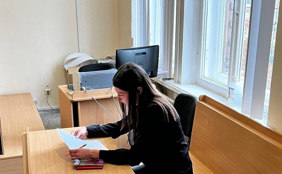 Суд відхилив прохання жінки відпустити її під особисте зобов’язання / фото Суспільного Суд відхилив прохання жінки відпустити її під особисте зобов’язання / фото Суспільного