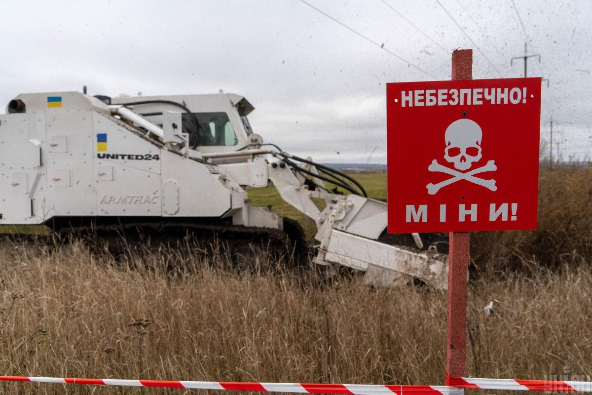 Для разминирования агроземель будут использовать в том числе и разминировочные машины / фото УНИАН, Андрей Мариенко Для разминирования агроземель будут использовать в том числе и разминировочные машины / фото УНИАН, Андрей Мариенко