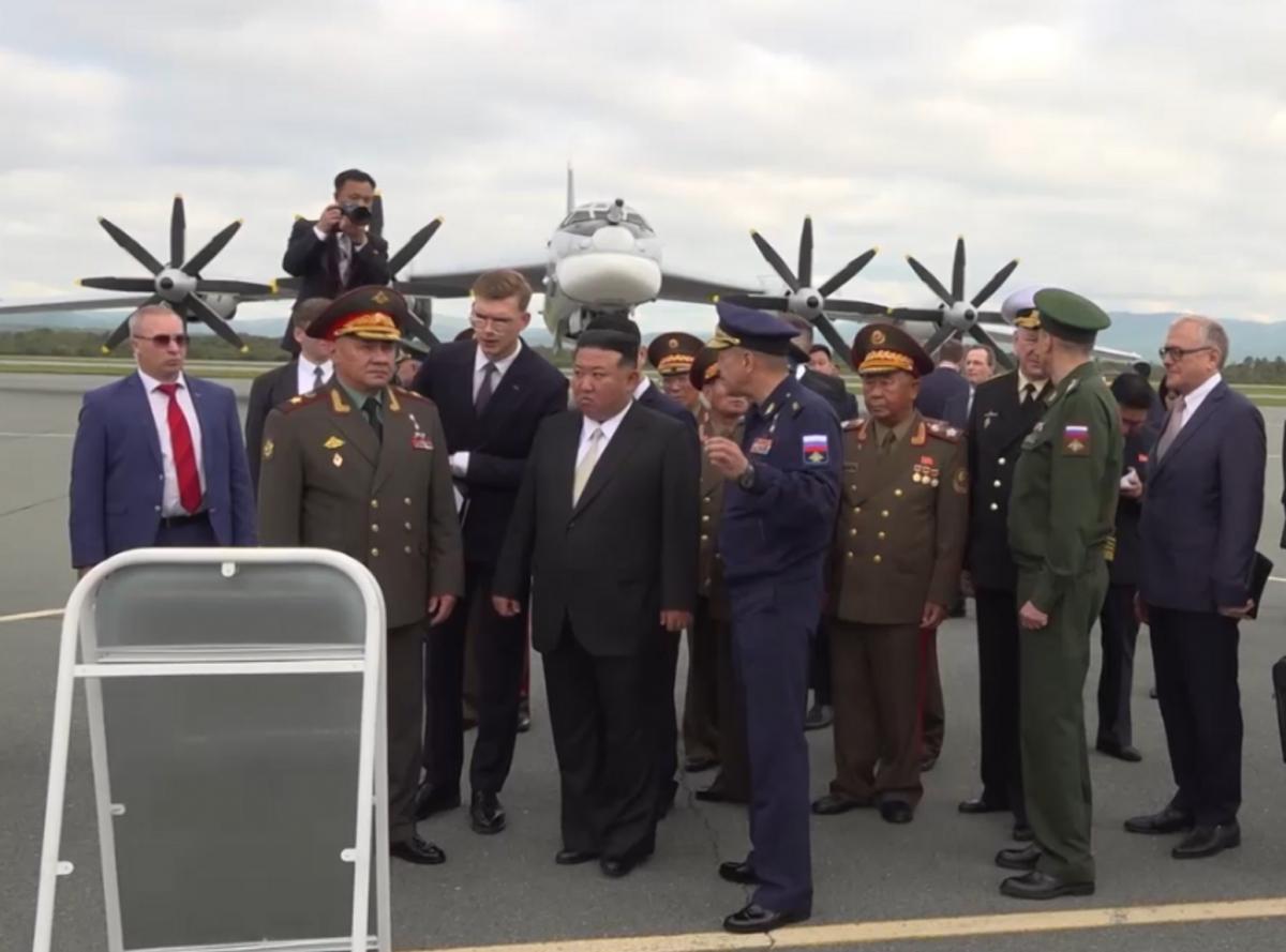 У Росії Кім Чен Ина показали нібито нову крилату ракету Х-БД / скріншот У Росії Кім Чен Ина показали нібито нову крилату ракету Х-БД / скріншот