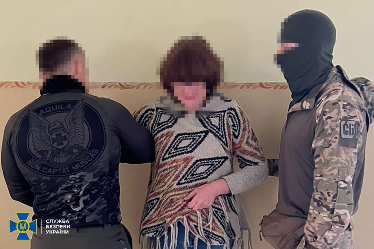 Женщина обустроила в собственной квартире своеобразный "наблюдательный пункт" / фото СБУ Женщина обустроила в собственной квартире своеобразный "наблюдательный пункт" / фото СБУ