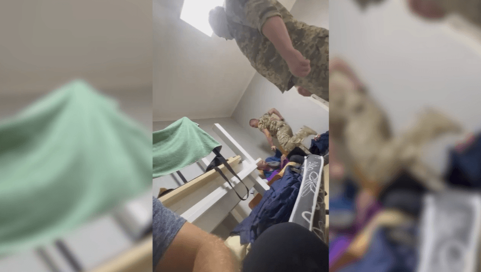 Военнослужащих отстранили до выяснения всех обстоятельств / скрин с видео Военнослужащих отстранили до выяснения всех обстоятельств / скрин с видео