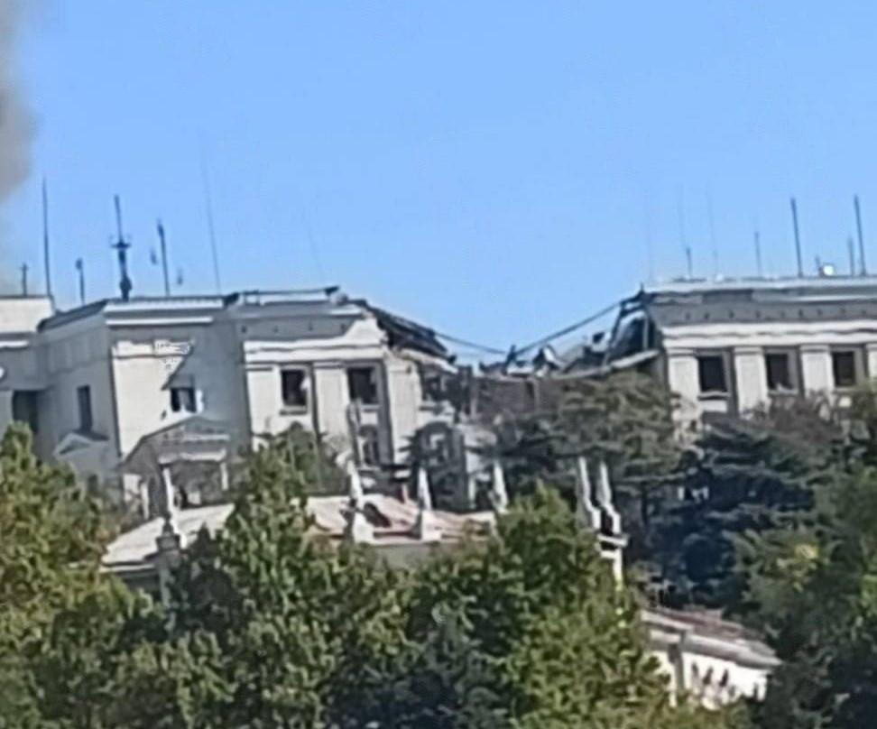 Последствия удара по штабу ЧФ РФ в Крыму / t.me/ssternenko Последствия удара по штабу ЧФ РФ в Крыму / t.me/ssternenko