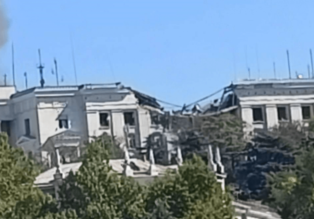 Здание штаба не подлежит восстановлению / фото из соцсетей Здание штаба не подлежит восстановлению / фото из соцсетей