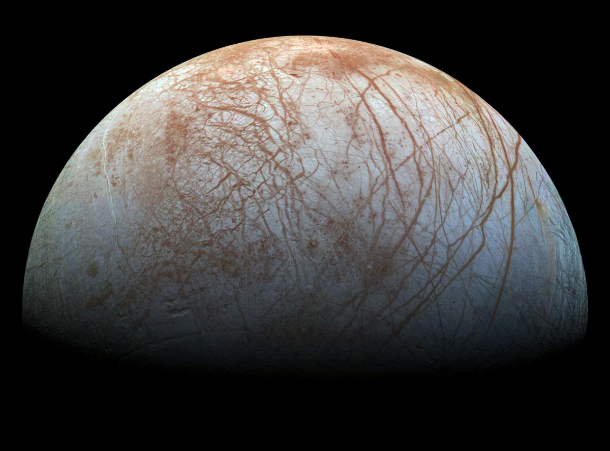 Углекислый газ на Европе возникает из подповерхностного океана / фото NASA/JPL-Caltech/SETI Institute
