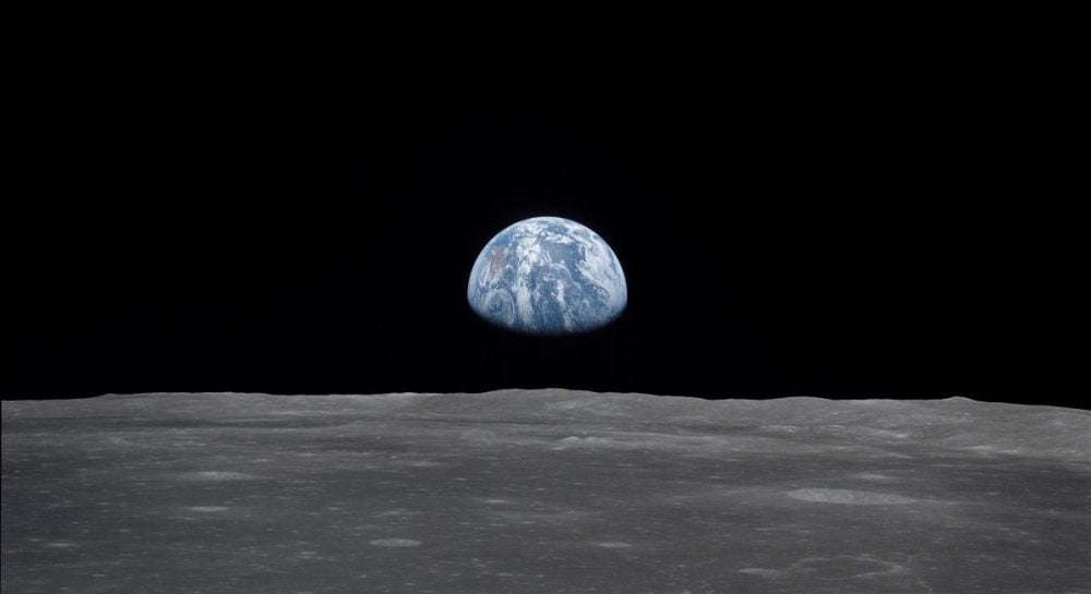 Коли Місяць відлетить від Землі