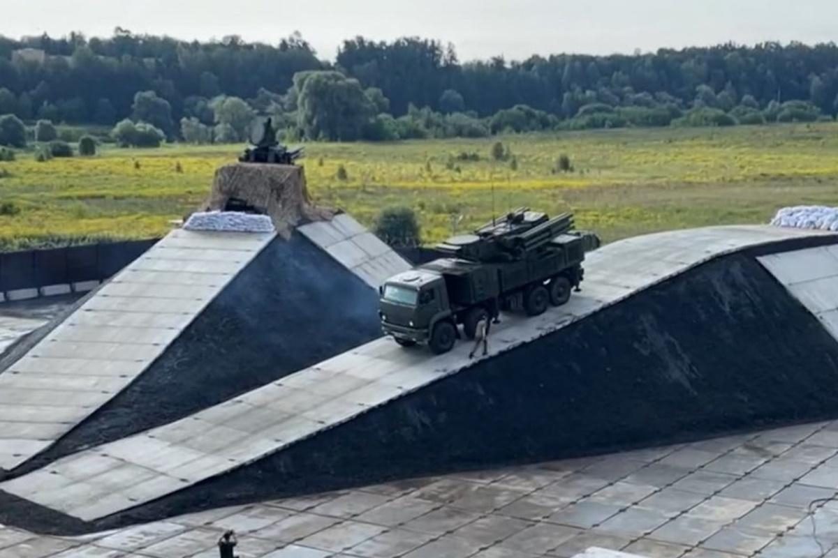 Вокруг Москвы строят стационарные башни ПВО, как делали нацисты (фото) —  УНИАН