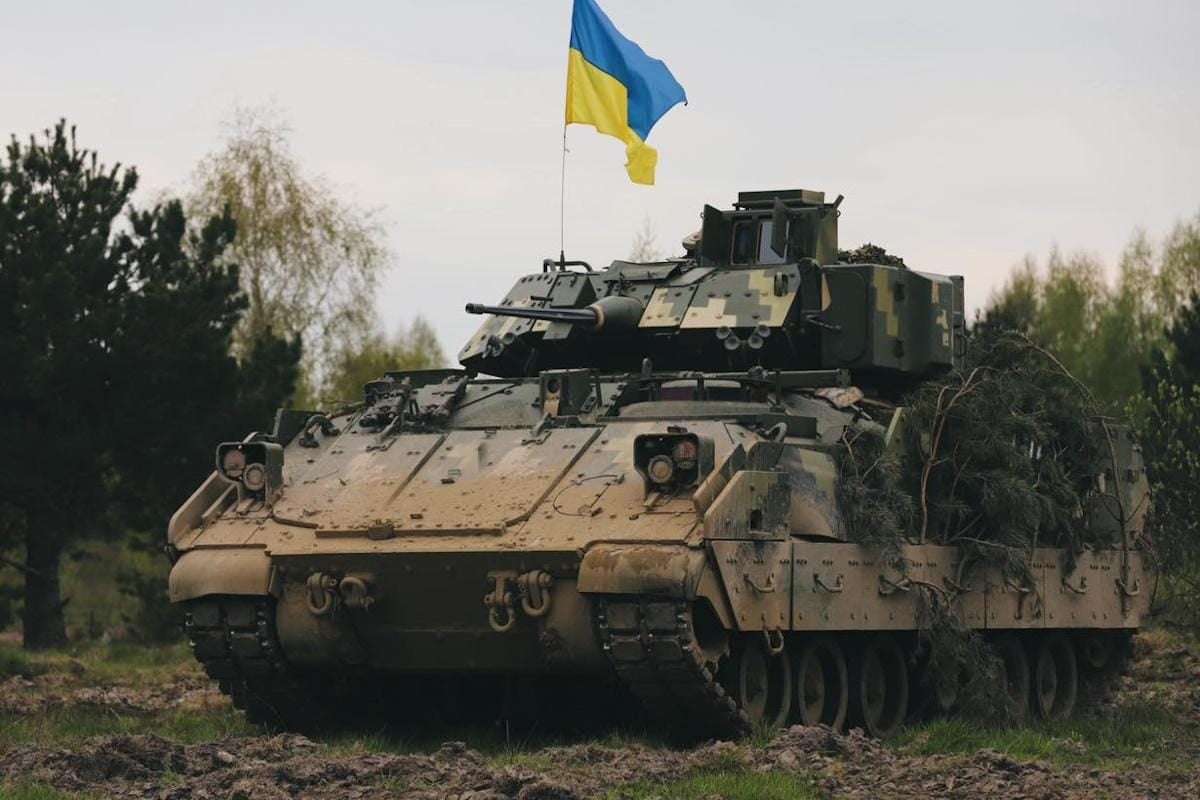 Война в Украине - БМП Bradley успешно уничтожают российскую бронетехнику —  УНИАН