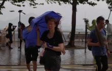 На південь Китаю обрушився тайфун "Саола": майже 900 тисяч людей були евакуйовані