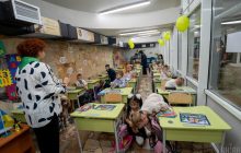 Война загнала в метро: как харьковские школьники учатся в подземке (фоторепортаж)