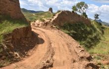 Двоє людей прокопували "короткий" шлях через Велику Китайську стіну: їх затримали