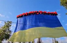 Бесились и пытались сбить: стало известно, кто запустил флаг на оккупированный Донецк (видео)