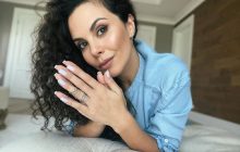 Каменских запремьерила мини-альбом с переведенными хитами: они покоряют чарты