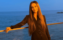 Ксенія Мішина в міні-сукні розбурхала фанів: "Які в Україні дівчатка"