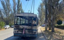 Оккупанты попали по троллейбусу с пассажирами в Херсоне: есть жертвы (видео)